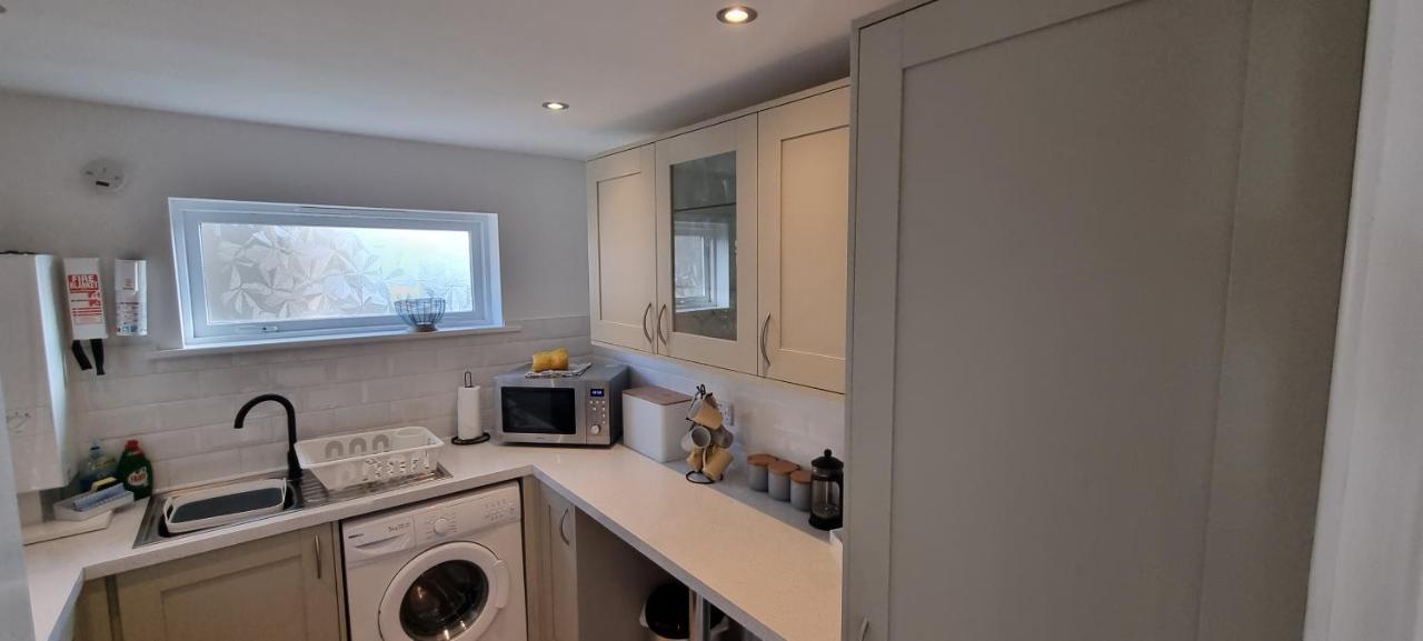 Hightide - 2 Bed With Parking, Balcony & Sea View. Apartman Swanage Kültér fotó