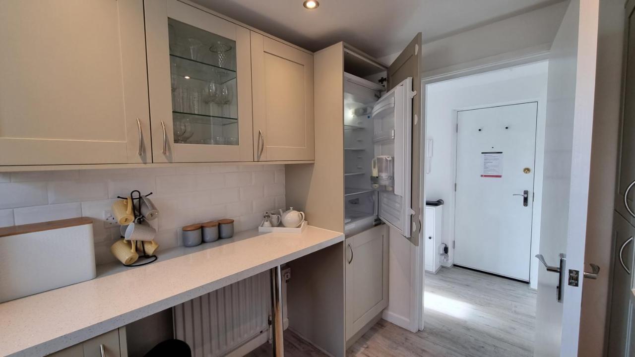 Hightide - 2 Bed With Parking, Balcony & Sea View. Apartman Swanage Kültér fotó