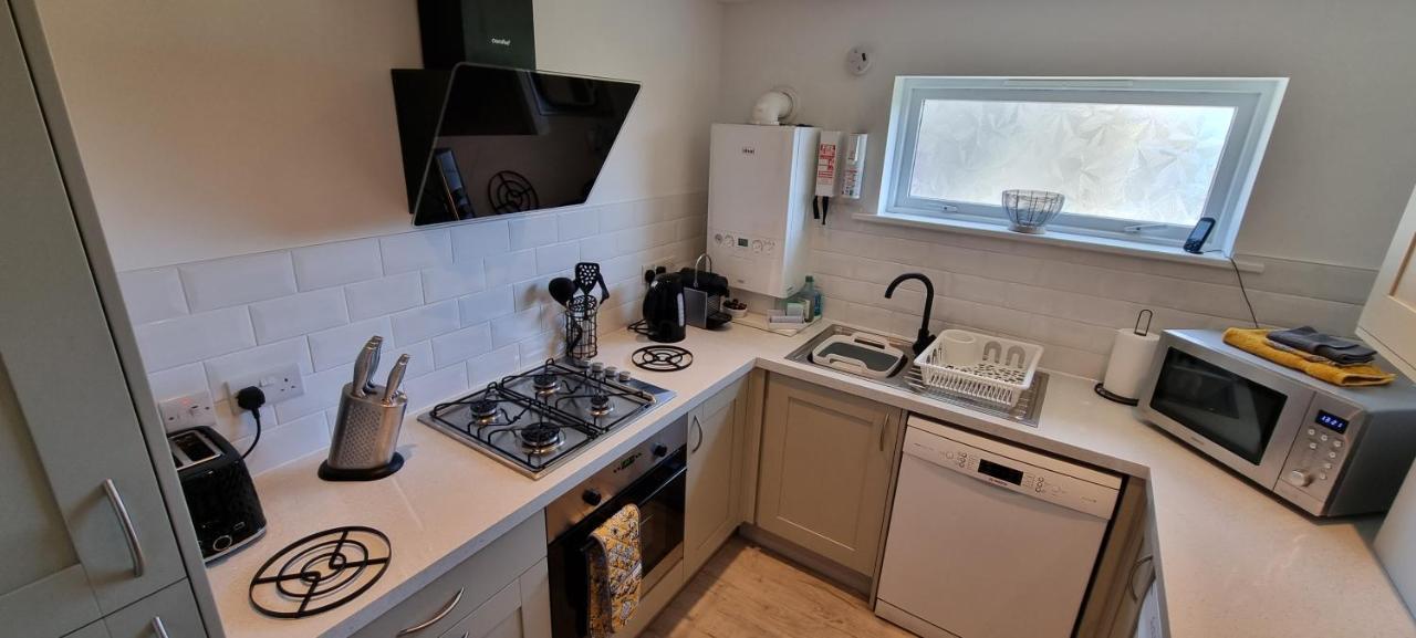 Hightide - 2 Bed With Parking, Balcony & Sea View. Apartman Swanage Kültér fotó