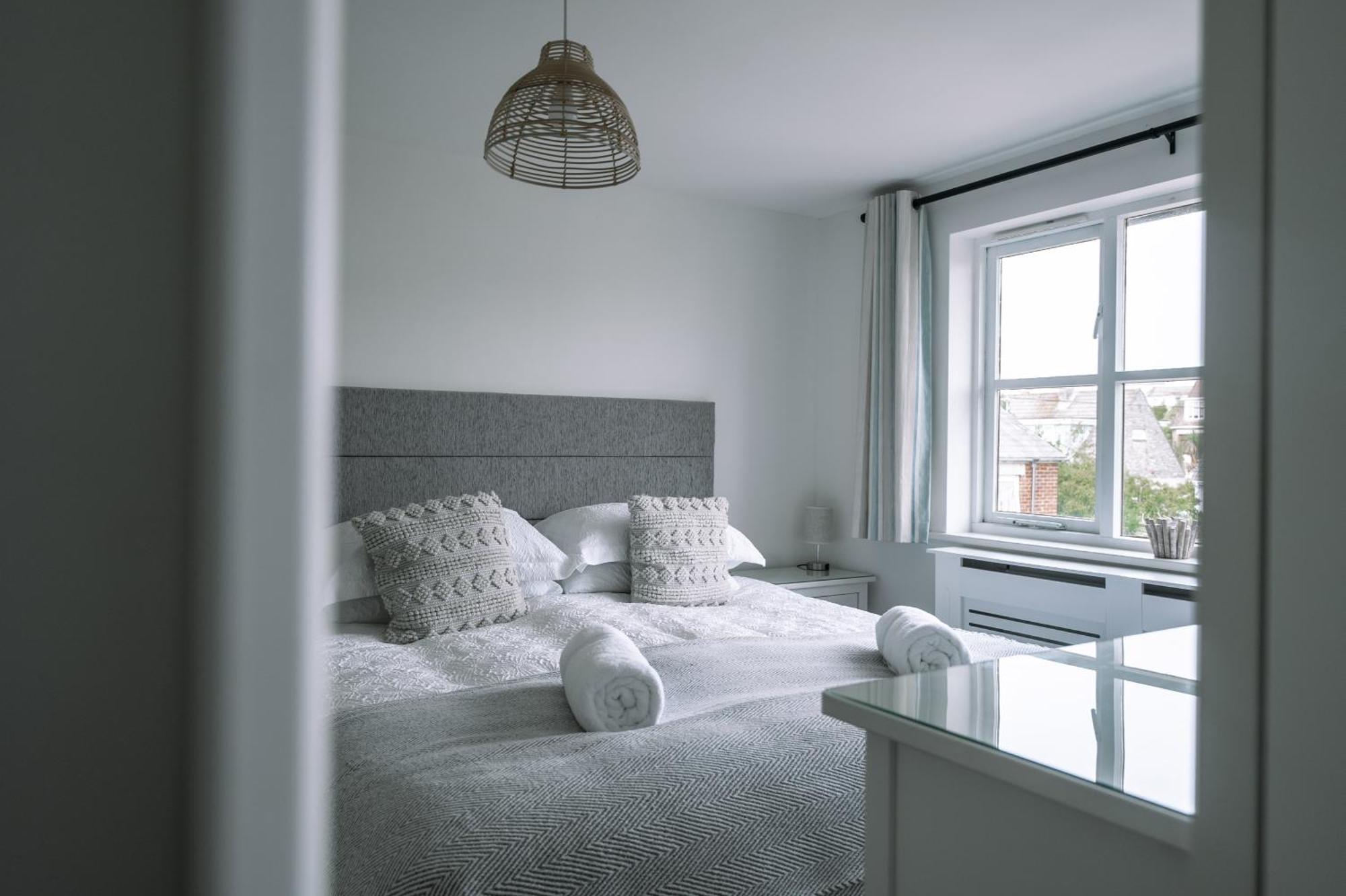 Hightide - 2 Bed With Parking, Balcony & Sea View. Apartman Swanage Kültér fotó