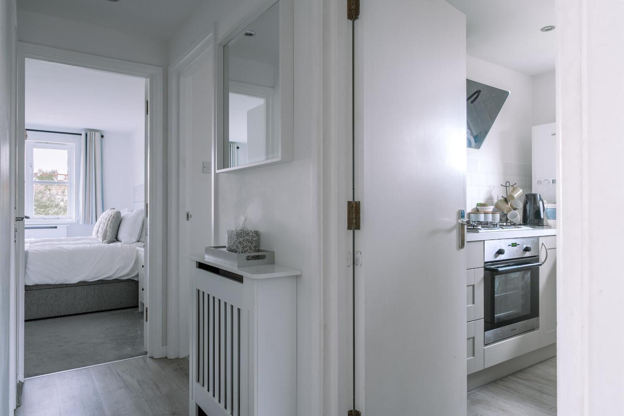 Hightide - 2 Bed With Parking, Balcony & Sea View. Apartman Swanage Kültér fotó